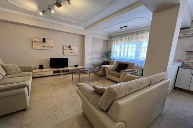 Tirane, jepet me qera apartament 3+1+A+BLK Kati 6, 137 m² 1.000 Euro (Brikadave 8)