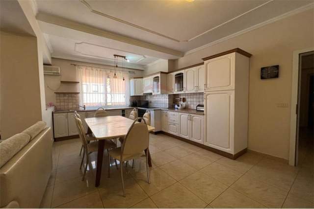 Tirane, jepet me qera apartament Kati 6, 137 m² 1.000 Euro (Brikadave 8)