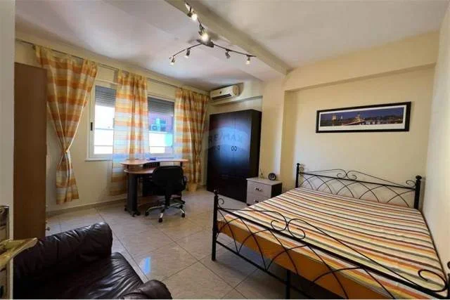 Tirane, jepet me qera apartament 3+1 Kati 6, 137 m² 1.000 Euro (Brigadave 8)