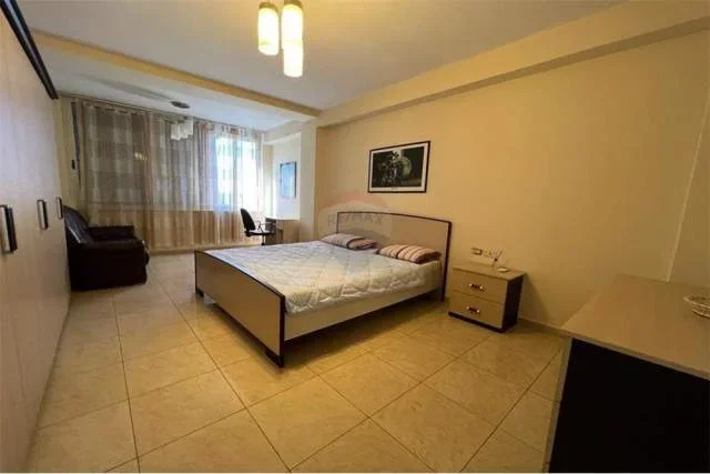 Tirane, jepet me qera apartament 3+1 Kati 6, 137 m² 1.000 Euro (Brigadave 8)