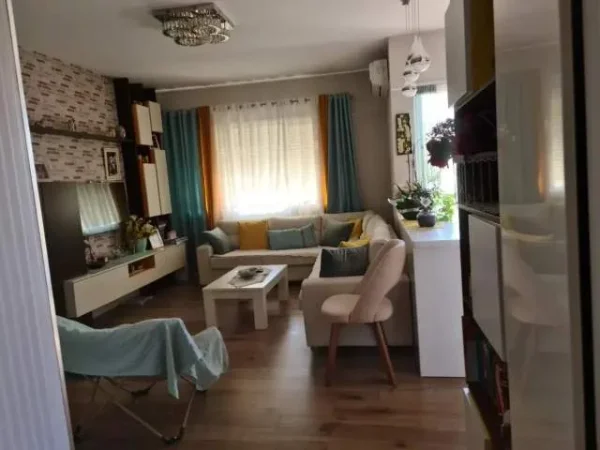 Tirane, jepet me qera apartament 2+1+2wc+BLK Kati 4, 110 m² 900 Euro (Kristal Center)