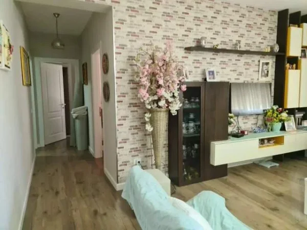 Tirane, jepet me qera apartament 2+1+2wc+BLK Kati 4, 110 m² 900 Euro (Kristal Center)