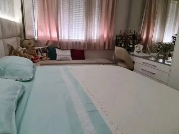 Tirane, jepet me qera apartament 2+1+2wc+BLK Kati 4, 110 m² 900 Euro (Kristal Center)