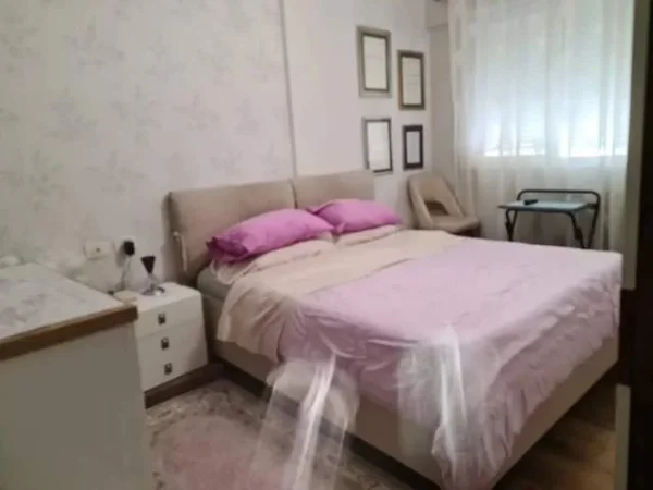 Tirane, jepet me qera apartament 2+1+2wc+BLK Kati 4, 110 m² 900 Euro (Kristal Center)