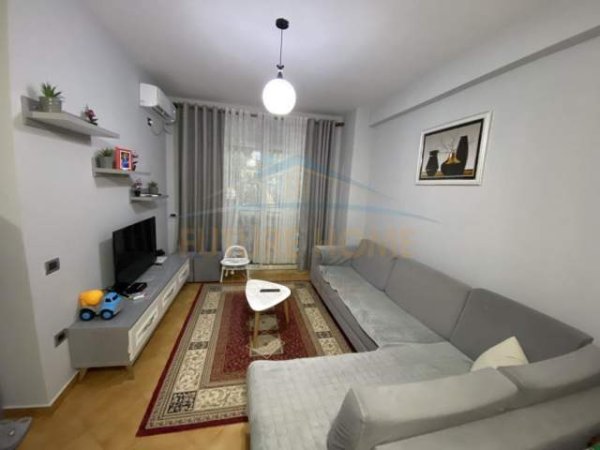Tirane, shitet apartament 2+1 Kati 1, 100 m² 115.000 Euro (Unaza e Re)