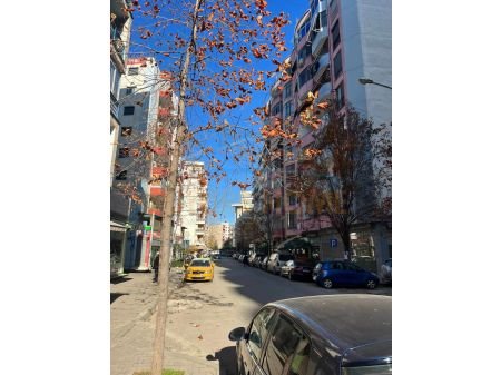 Tirane, shitet ambjent biznesi Kati 0, 52 m² 180.000 Euro (YZBERISHT)