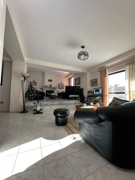 Tirane, shes apartament 3+1+BLK Kati 4, 140 m² 420.000 Euro (blloku)