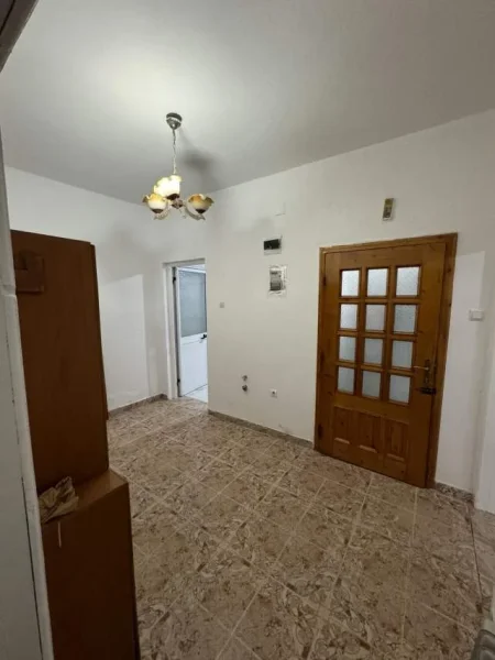 Tirane, jepet me qera shtepi 1+1 Kati 0, 74 m² 30.000  (RrKont Leopold Bertold)