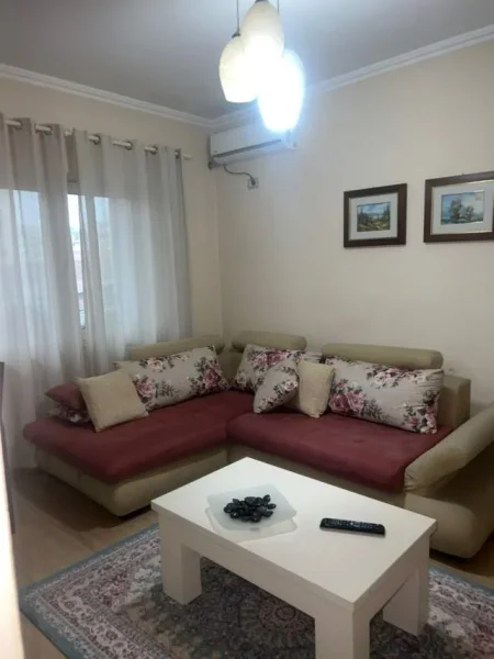 Tirane, jepet me qera apartament 2+1+BLK Kati 3, 85 m² 550 Euro (Rruga fortuzi)