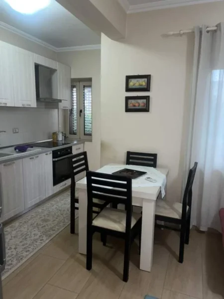 Tirane, jepet me qera apartament 2+1+BLK Kati 3, 85 m² 550 Euro (Rruga fortuzi)