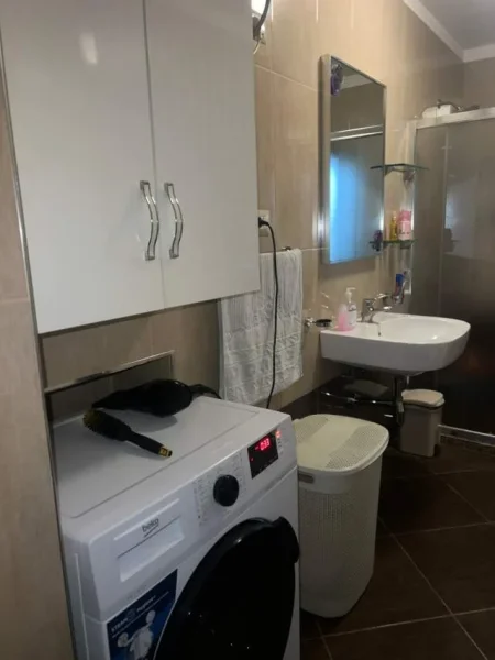 Tirane, jepet me qera apartament 2+1+BLK Kati 3, 85 m² 550 Euro (Rruga fortuzi)