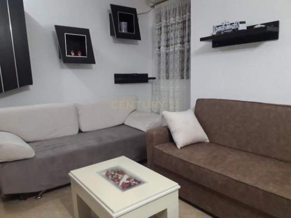 Tirane, shiten 2 apartamente ,Kati 5, 385.250 Euro (Piazza)