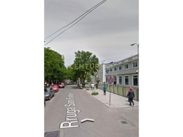 Tirane, shes zyre 43 m² 114.000 Euro (DREJTORIA POLICICE, Ish Ekspozita)