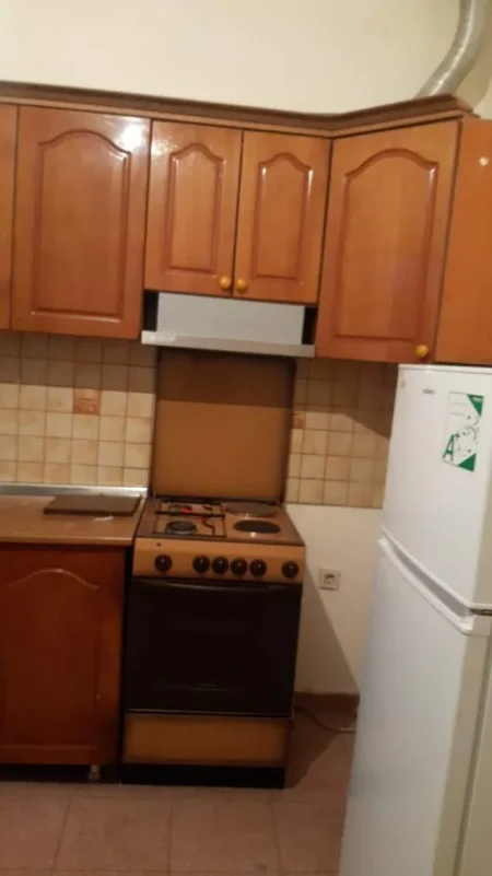 Tirane, jepet me qera apartament 1+1 Kati 1, 60 m² 25.000 Leke (Mbrapa Fakultetit te Mjekesis)