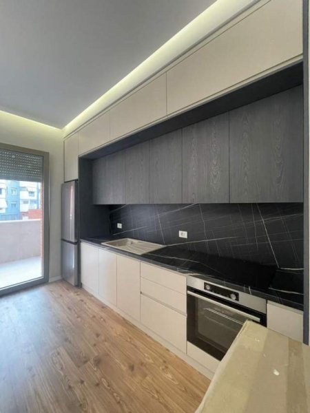 Tirane, jepet me qera apartament 1+1 Kati 1, 60 m² 800 Euro (Kompleksi Delijorgji)