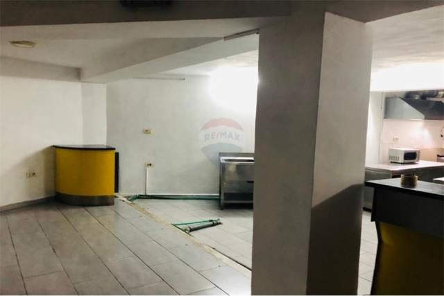 Tirane, jepet me qera ambjent biznesi Kati 1, 210 m² 700 Euro (JEPET ME QIRA AMBJENT BIZNESI NE DON BOSKO)