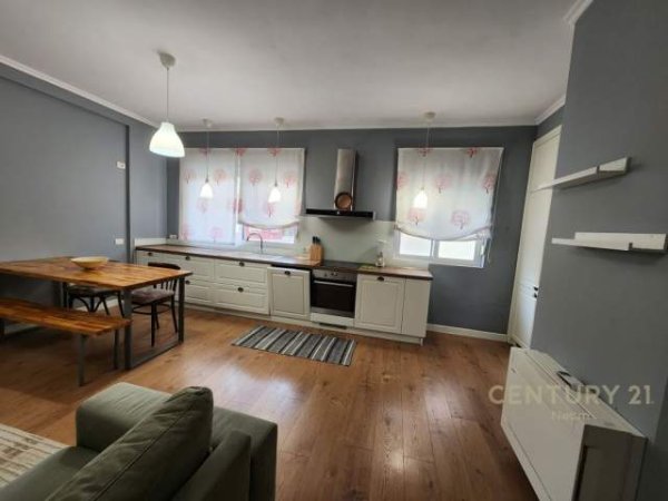 Tirane, jepet me qera apartament 2+1 Kati 1, 86 m² 650 Euro (Kopeshti Botanik)