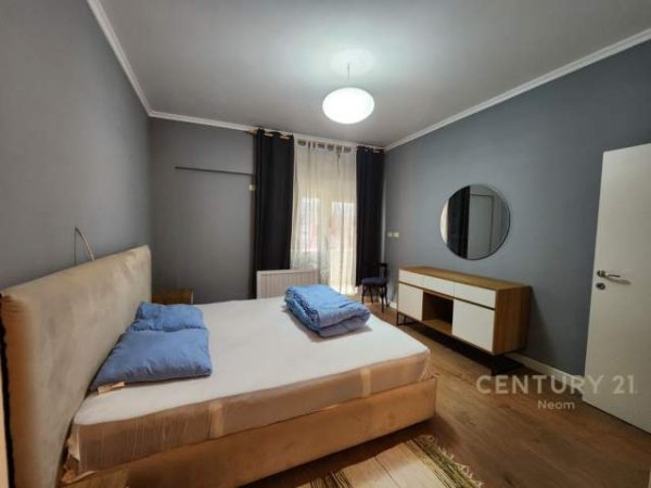 Tirane, jepet me qera apartament 2+1 Kati 1, 86 m² 650 Euro (Kopeshti Botanik)