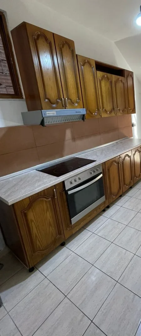 Tirane, jepet me qera Vile 2+1 Kati 1, 9 m² 300 Euro (Pran Fabrikes se Miellit,Astir)