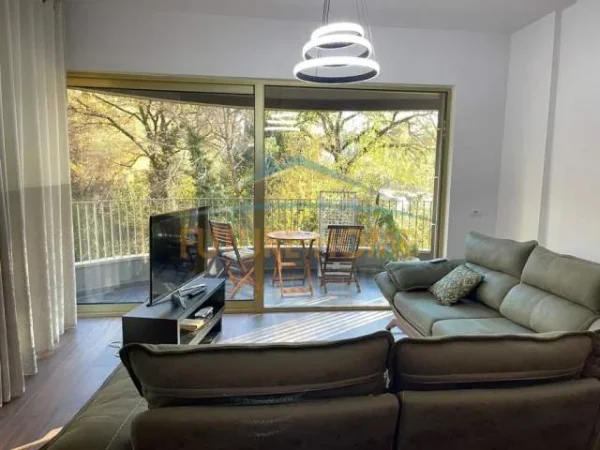Tirane, jepet me qera apartament 2+1 Kati 3, 100 m² 1.500 Euro (Prane Stadiumit Air Albania)