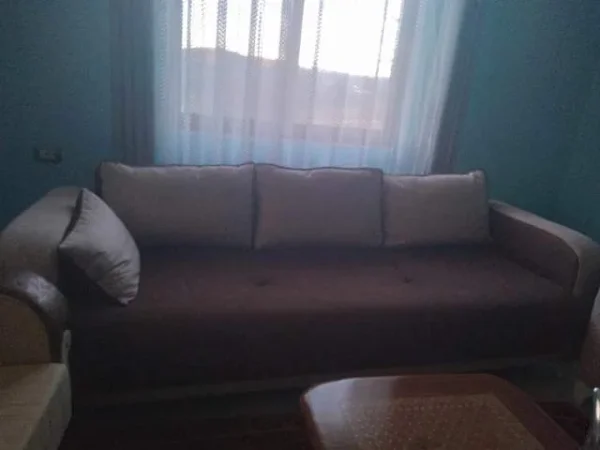 Tirane, jepet me qera apartament 1+1 Kati 3, 60 m² 30.000 Leke (Rruga Arkitekt Sinani)