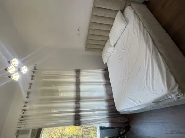 Tirane, jepet me qera apartament 2+1 Kati 3, 100 m² 1.500 Euro (Dervish Hima. Pran Stadiumit)