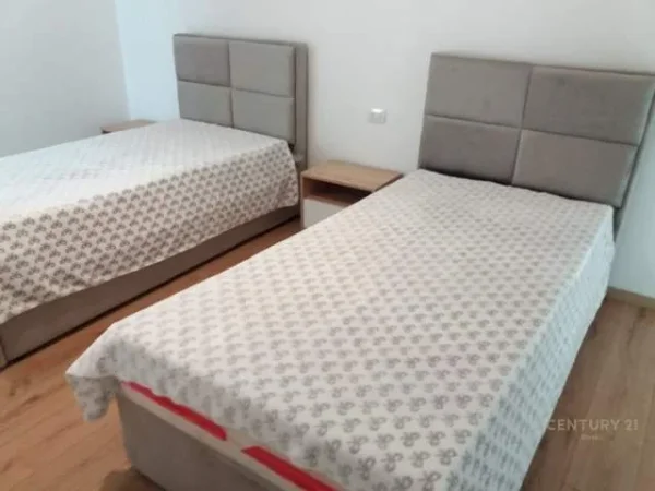 Tirane, jepet me qera apartament 2+1+BLK Kati 4, 105 m² 600 Euro (Rruga Don Bosko)