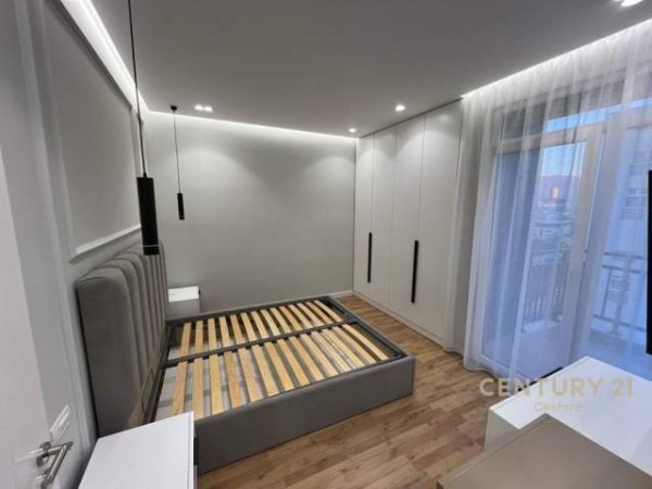 Tirane, jepet me qera apartament 1+1+BLK Kati 10, 70 m² 550 Euro (Ish Fusha Aviacionit)