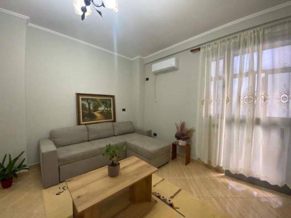 Tirane, jepet me qera apartament 2+1+BLK Kati 2, 90 m² 550 Euro (myslym shyri)