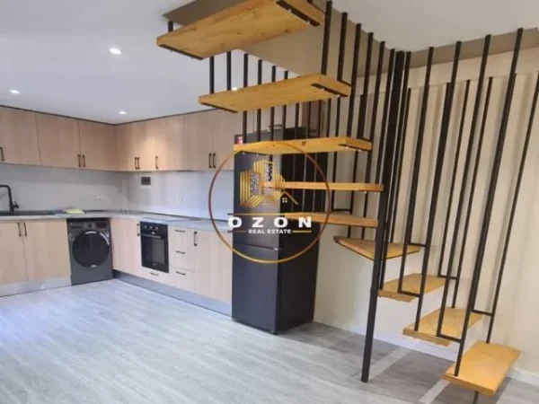 Tirane, jepet me qera apartament duplex 2+1 Kati 3, 80 m² 600 Euro (LIQENI I THATE)