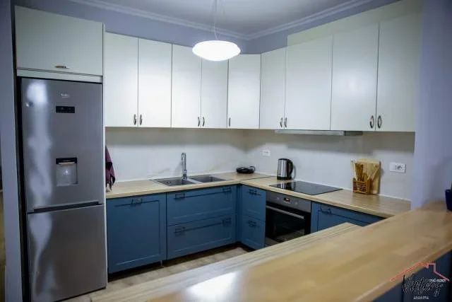 Tirane, jepet me qera apartament 2+1 Kati 3, 120 m² 650 Euro (Kopshti Zoologjik, Tiranë, Shqipëri)