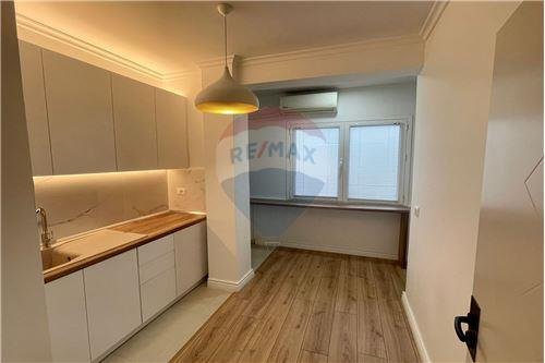 Tirane, shitet apartament 3+1 Kati 5, 80 m² 750 Euro (Myslym shyri)