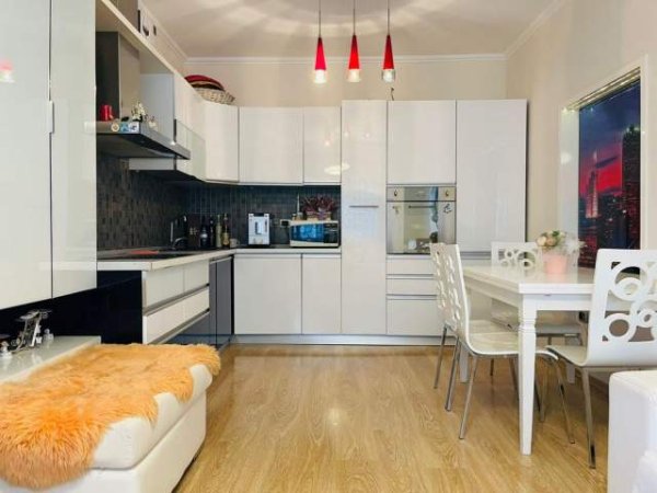 Tirane, shitet apartament 2+1 78 m² 170.000 Euro prane Viles Gold