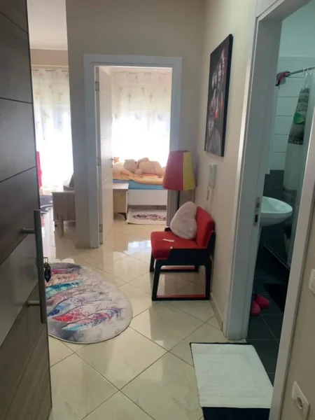 Tirane, jepet me qera apartament 1+1 Kati 5, 70 m² 450 Euro tek Golden Parku