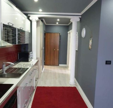 Tirane, shes apartament 1+1 72 m² 140.000 Euro tek Komuna e Parisit