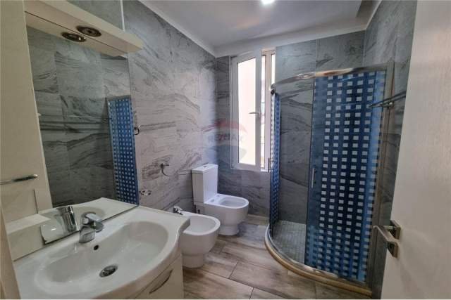 Tirane, shitet apartament 3+1 Kati 4, 130 m² 235.000 Euro (SHITET APARTAMENTVASIL SHANTO PRANE ISH EUROPIANIT)
