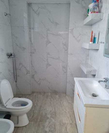 Tirane, jepet me qera apartament 2+1+BLK Kati 2, 95 m² 1.200 Euro (Rruga Ibrahim Rugova)