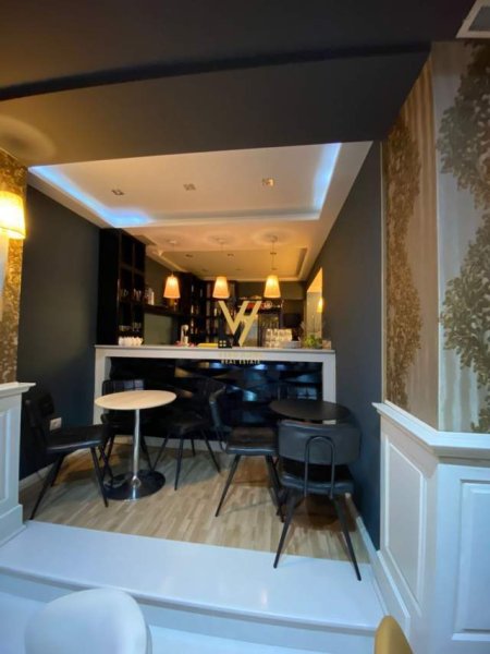 Tirane, jepet me qera bar-resorant Kati 0, 120 m² 2.000 Euro (BLLOKU)