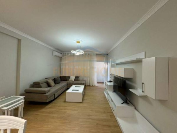Tirane, jepet me qera apartament 2+1 Kati 2, 120 m² 850 Euro (Komuna e Parisit)