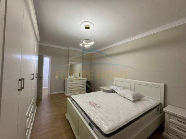 Tirane, jepet me qera apartament 2+1 Kati 2, 120 m² 850 Euro (Komuna e Parisit)