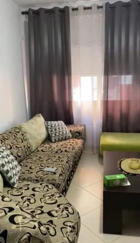 Tirane, jepet me qera apartament 2+1+BLK Kati 3, 100 m² 450 Euro (mbikalimi i komunes,rruga rrexhep Pinari)