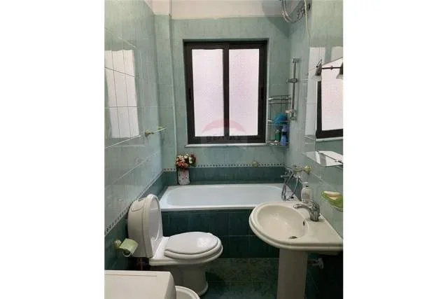 Tirane, jepet me qera apartament 2+1 Kati 4, 74 m² 500 Euro