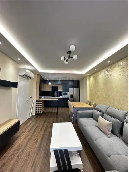 Tirane, jepet me qera apartament 1+1 Kati 5, 68 m² 600 Euro