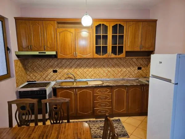 Tirane, jap me qera apartament 2+1+A+BLK Kati 0, 100 m² 400 Leke (Don Bosco ,Përball shkollës Qazim Turdiu)