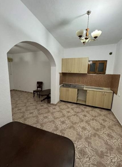 Tirane, jepet me qera 74 m² 30.000 Leke (Brryli)