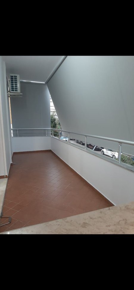 Vlore, jepet me qera apartament Kati 2, 90 m² 450 Euro (Lungomare)