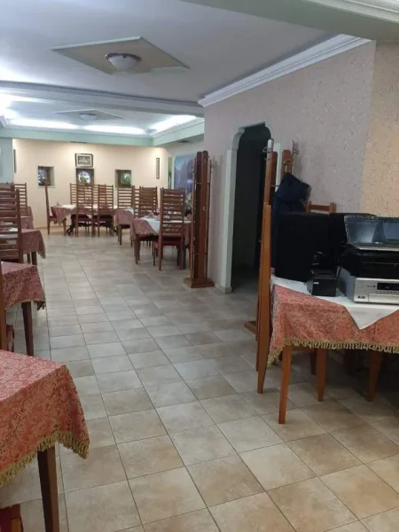 Tirane, jepet me qera ambjent biznesi Kati 0, 200 m² 3.000 Euro (Qender)