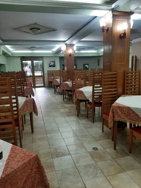 Tirane, jepet me qera ambjent biznesi Kati 0, 200 m² 3.000 Euro (Qender)