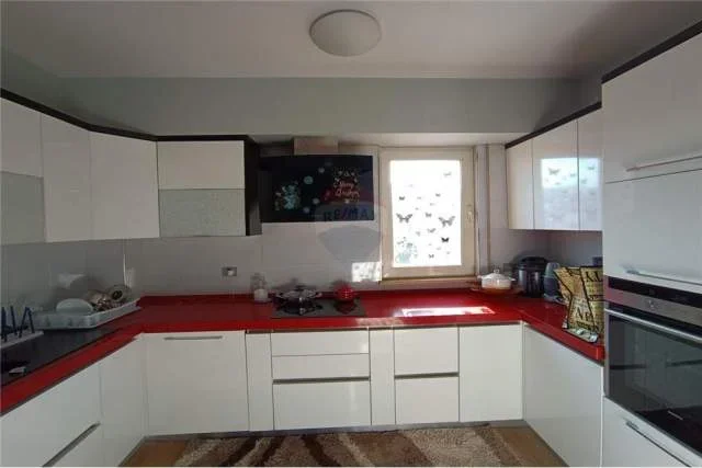 Tirane, jepet me qera apartament 2+1 Kati 4, 89 m² 600 Euro (Liqeni i Thate)