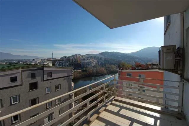 Tirane, jepet me qera apartament 2+1 Kati 4, 89 m² 600 Euro (Liqeni i Thate)